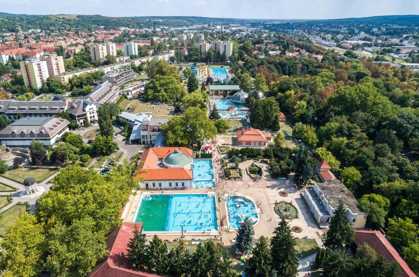 Indium City Panzio Eger Eksteriør billede